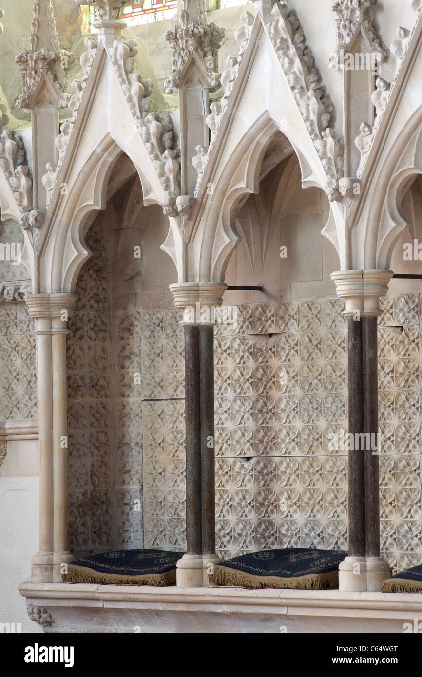 Détail de sedilia et piscine. L'église St Thomas, Winchester, East Sussex, Angleterre, Royaume-Uni. Banque D'Images