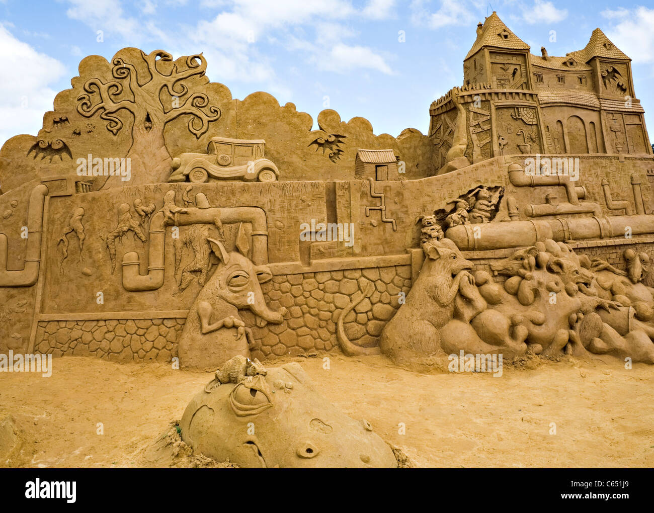 Le rat et le château l'art touristique de sculptures de sable à Crawiles Creepy Attraction Frankston près de Melbourne, Victoria Australie Banque D'Images