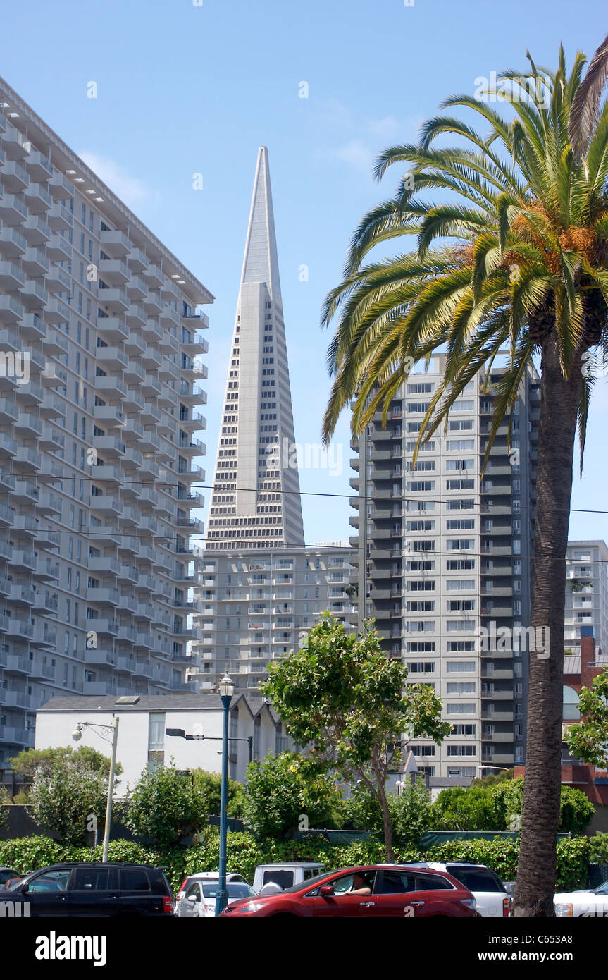 La Transamerica Pyramid building à San Francisco, vu de l'Embarcadero Banque D'Images