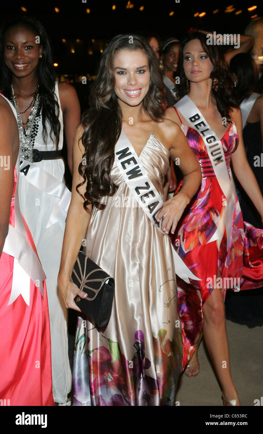 Ria van Dyke (Miss Nouvelle-zélande) au niveau des arrivées de l'Événement Bienvenue Miss Univers, Mandalay Bay Resort & Hotel, Las Vegas, NV le 13 août 2010. Photo par : James Atoa/Everett Collection Banque D'Images