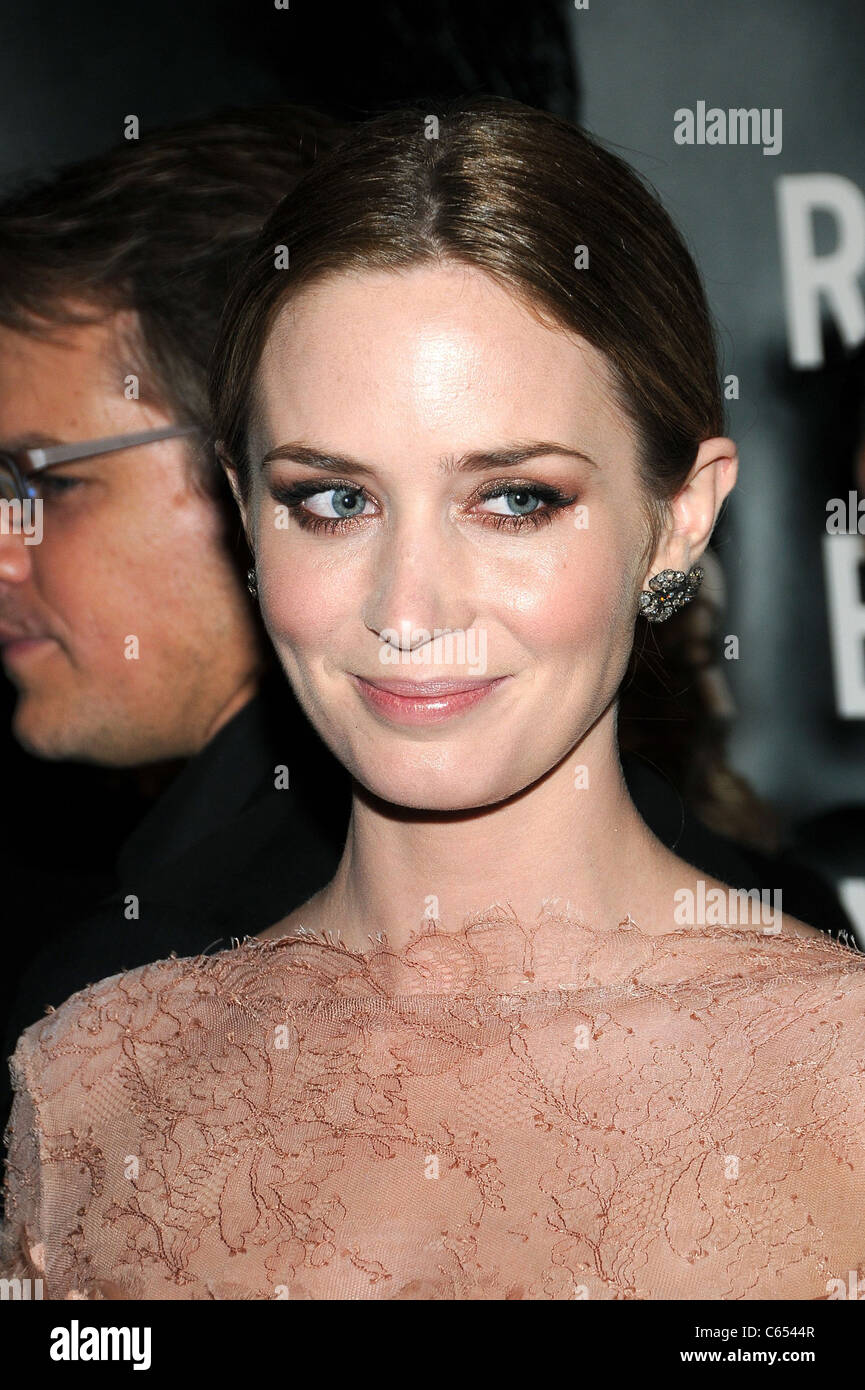 Emily Blunt aux arrivées de l'ADJUSTMENT BUREAU Premiere, le Ziegfeld Theatre, New York, NY 14 février 2011. Photo par : Desiree Navarro/Everett Collection Banque D'Images