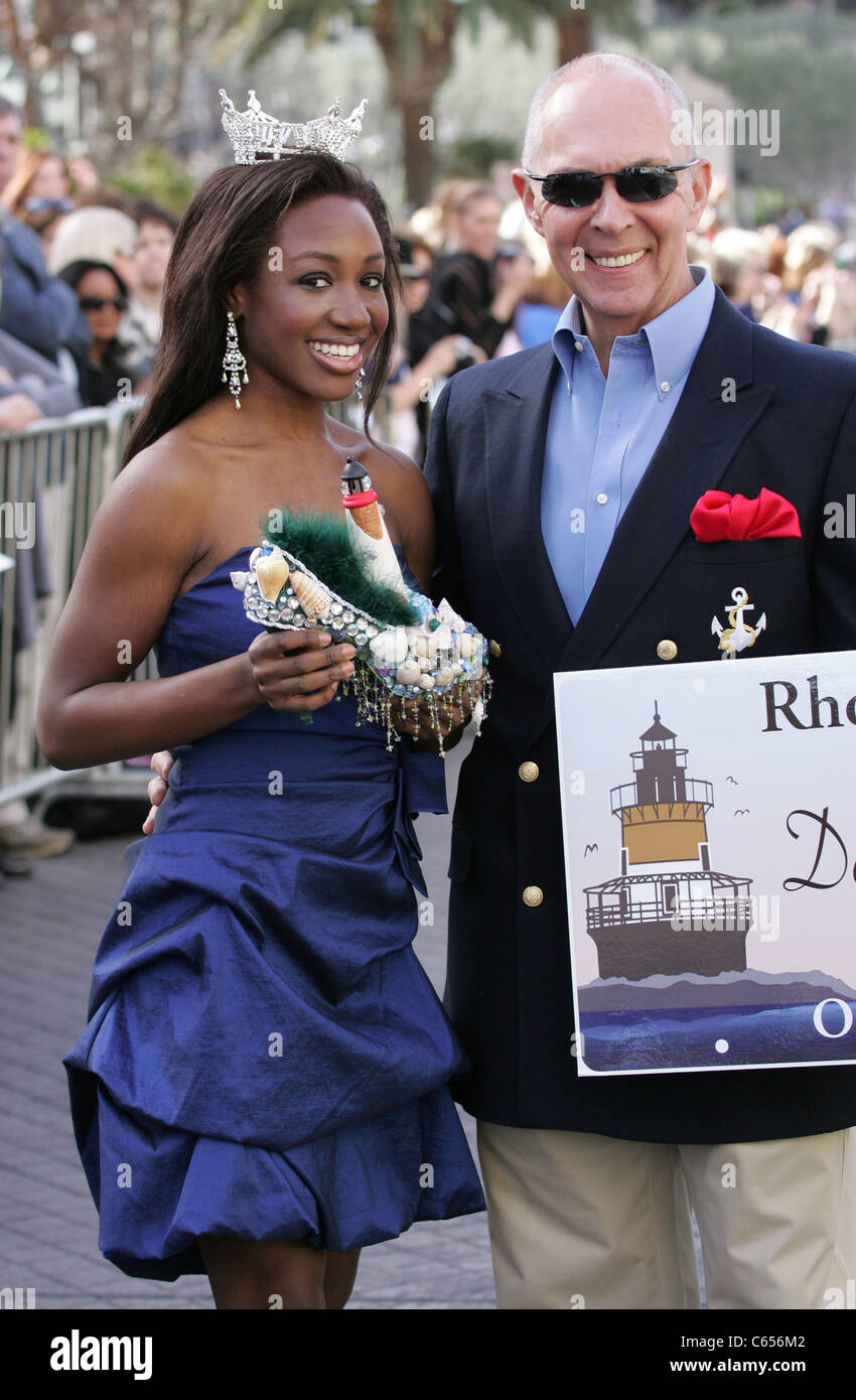 Mme Rhode Island, Deborah Saint-Vil lors d'une apparition publique pour la Miss America DSW nous montrer vos chaussures Parade, Arc de Triomphe Banque D'Images