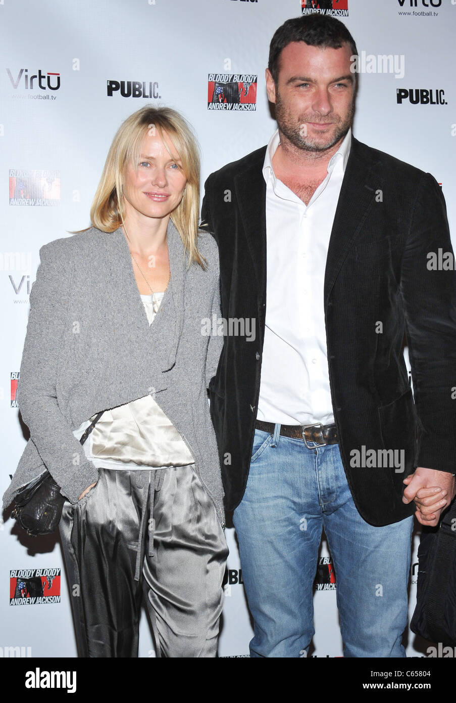 Naomi Watts, Liev Schreiber présents pour BLOODY BLOODY ANDREW JACKSON Soirée d'ouverture sur Broadway, le Bernard B. Jacobs Theatre, New York, NY, 13 octobre 2010. Photo par : Gregorio T. Binuya/Everett Collection Banque D'Images