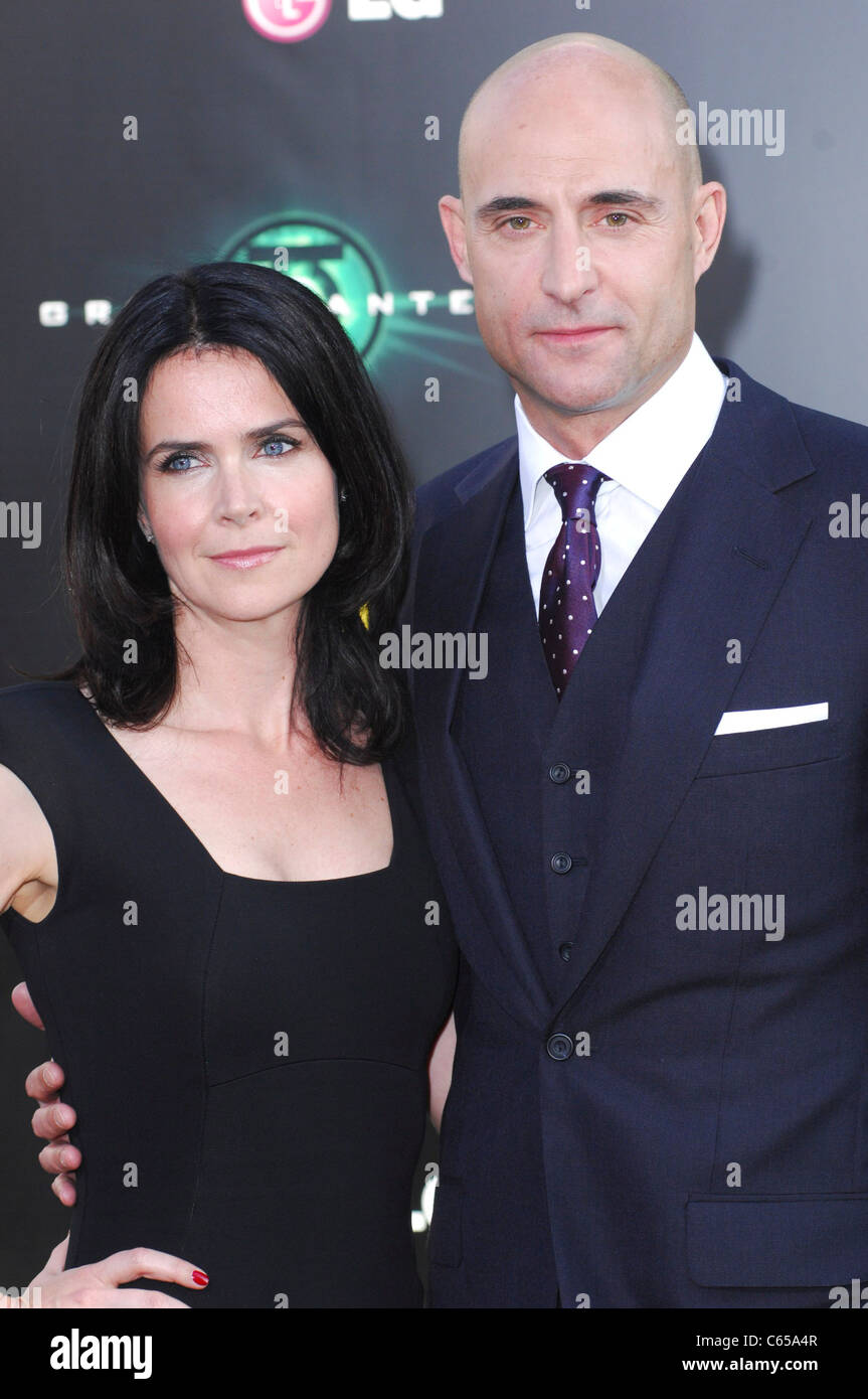 Mark Strong au niveau des arrivées pour Green Lantern Premiere, le Grauman's Chinese Theatre, Los Angeles, CA le 15 juin 2011. Photo par : Elizabeth Goodenough/Everett Collection Banque D'Images