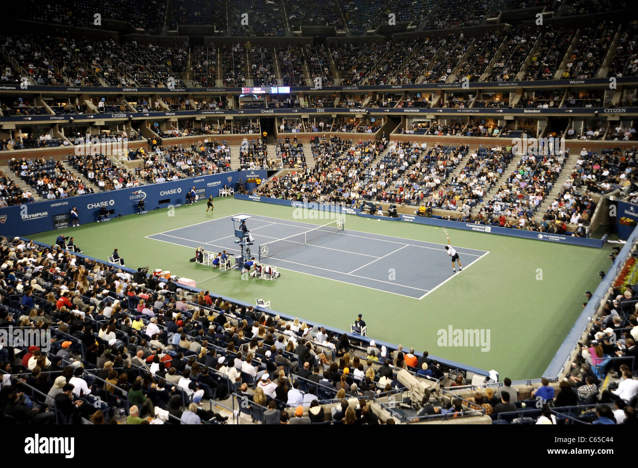 Arthur Ashe Stadium présents pour l'US Open 2010 Tournoi de Tennis Masculin Match Finale, Arthur Ashe Stadium, New York, Banque D'Images Arthur Ashe Stadium présents pour l'US Open 2010 Tournoi de Tennis Masculin Match Finale, Arthur Ashe Stadium, New York, Banque D'Images