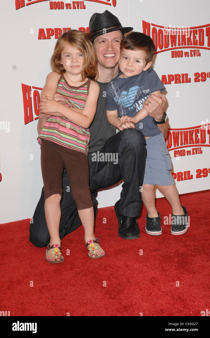 Tom Malloy aux arrivées pour berner aussi ! Hood vs Evil Premiere, Théâtres du Pacifique au bosquet, Los Angeles, CA le 16 avril 2011. Photo par : Elizabeth Goodenough/Everett Collection Banque D'Images