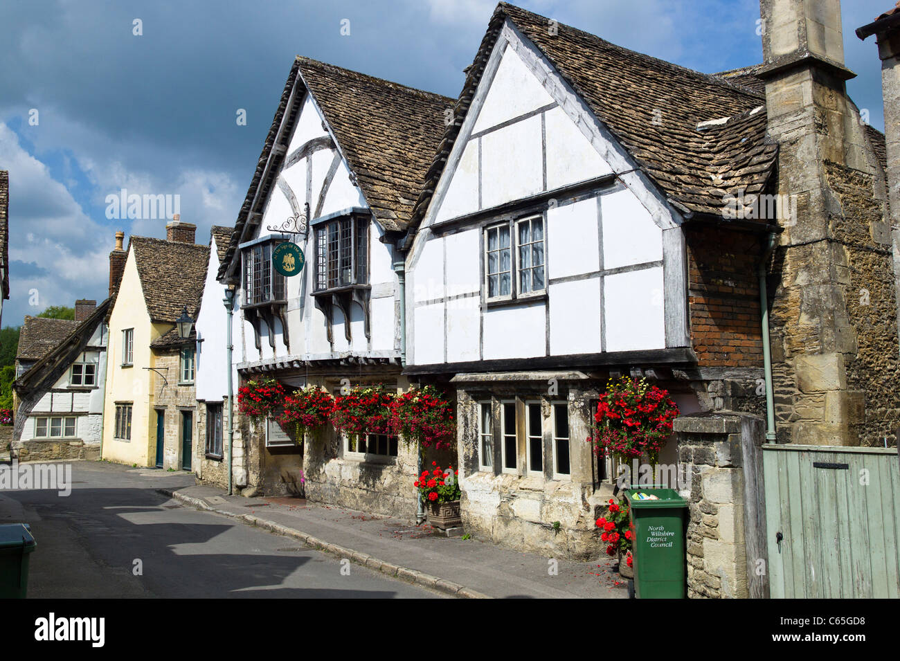 Au panneau de l'hôtel Angel et restaurant Rue de l'Église, Lacock Wiltshire UK Banque D'Images
