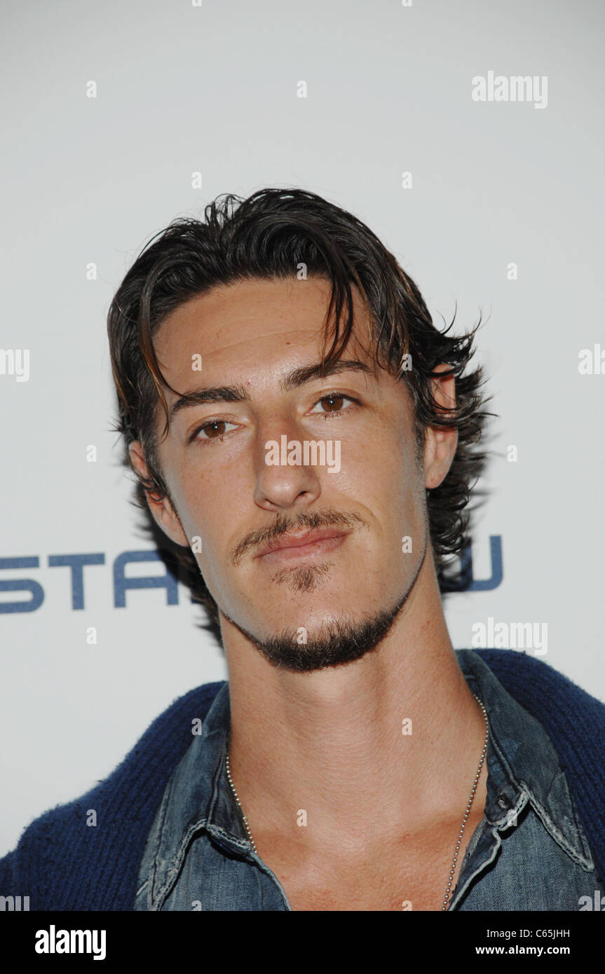 Eric Balfour présents pour la G-Star RAW Printemps/été 2011, Pier 94, New York, NY Le 14 septembre 2010. Photo par : William D. Bird/Everett Collection Banque D'Images