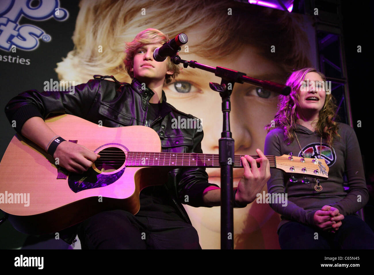 Cody Simpson à une apparition publique pour Cody Simpson en concert, Pop-Tarts World, Times Square, New York, NY Le 15 décembre 2010. Banque D'Images