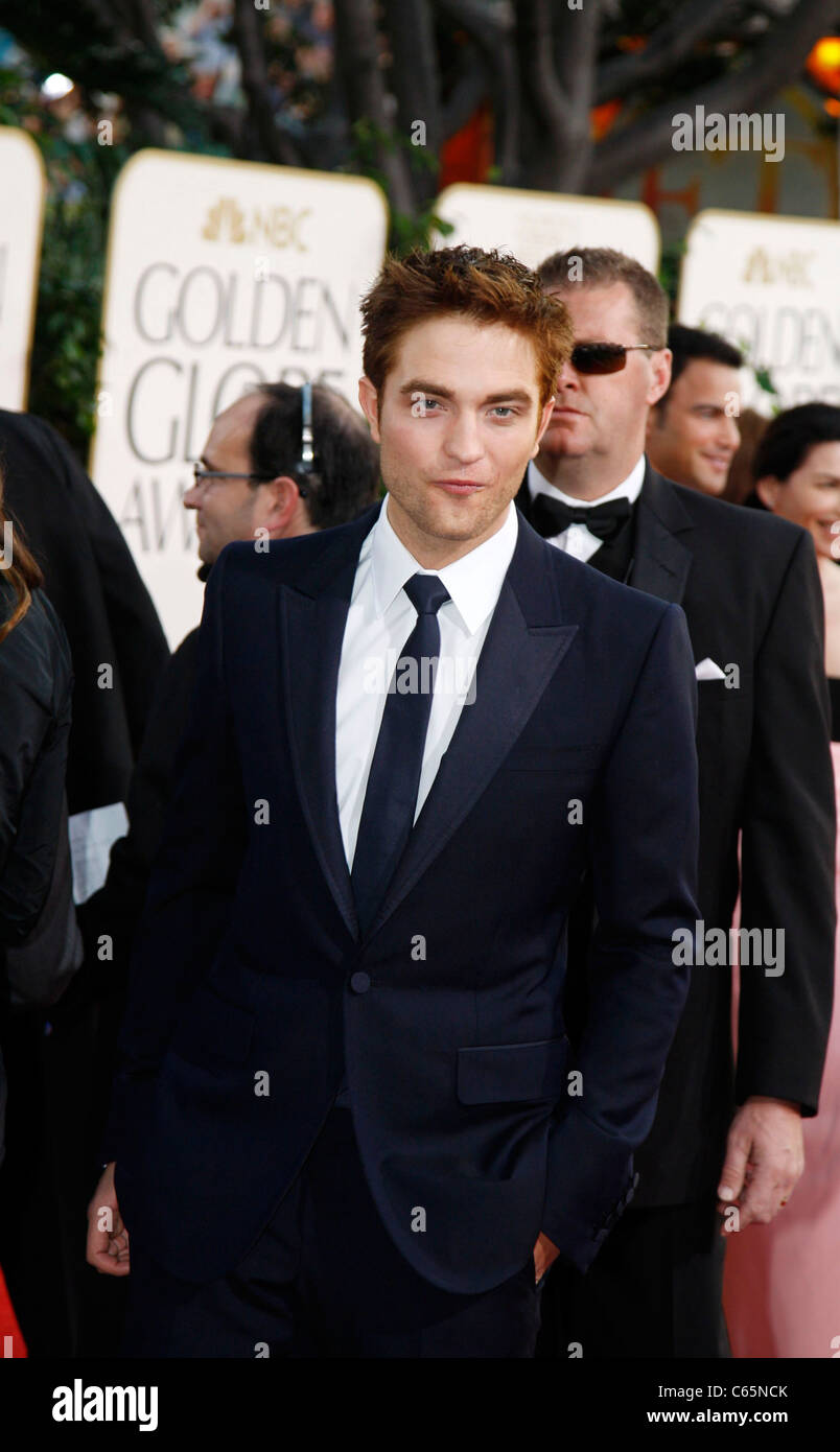 Arrivées à Robert Pattinson pour la Hollywood Foreign Press Association 68e Golden Globes Awards annuels - Arrivées, Beverly Hilton Hotel, Los Angeles, CA, 16 janvier 2011. Photo par : Jef Hernandez/Everett Collection Banque D'Images