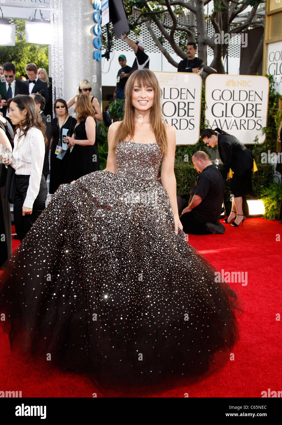 Olivia Wilde (portant une robe Marchesa) au niveau des arrivées pour la Hollywood Foreign Press Association 68e Golden Globes Awards annuels Banque D'Images