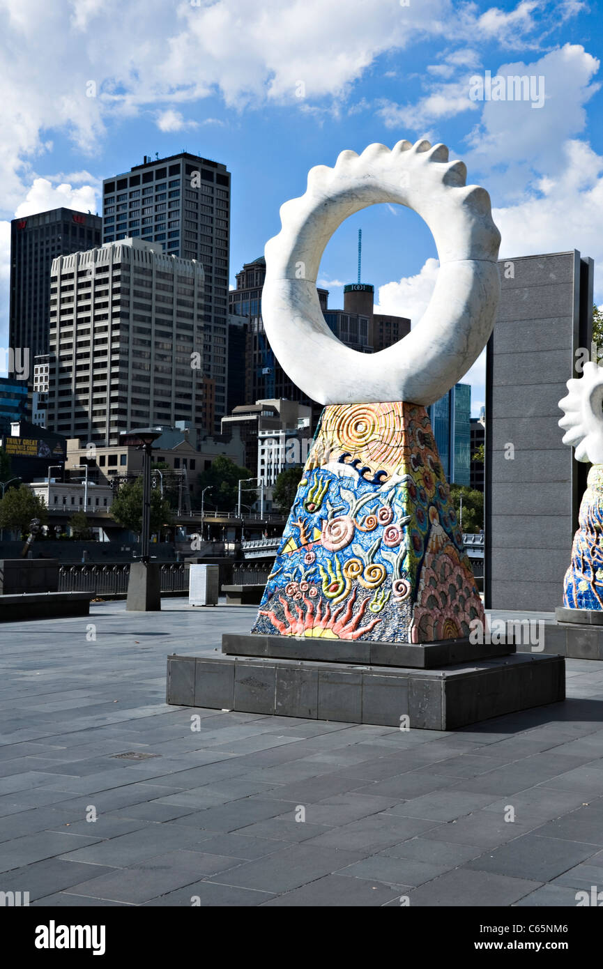 Les belles sculptures les gardiens par Simon Rigg sur Promenade Southbank Melbourne Yarra Victoria Australie Banque D'Images