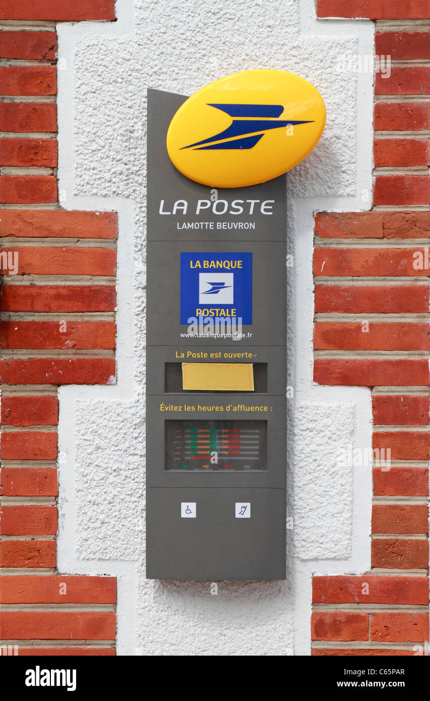 La Poste information sign, Lamotte Beuvron, Angouleme, France. Banque D'Images