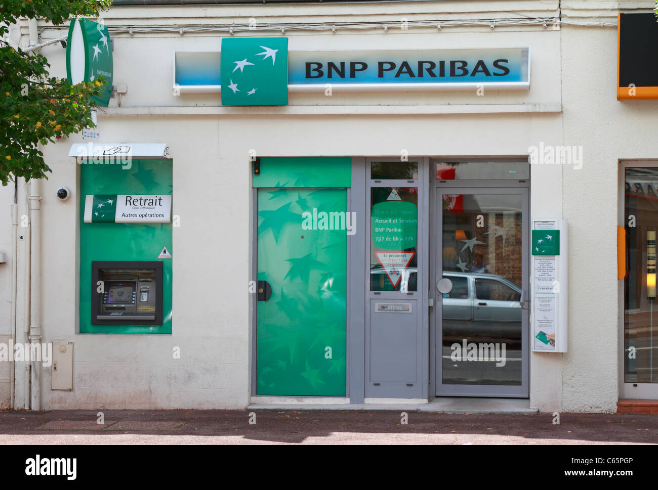La Banque BNP Paribas, Lamotte Beuvron, Angouleme, France. Banque D'Images