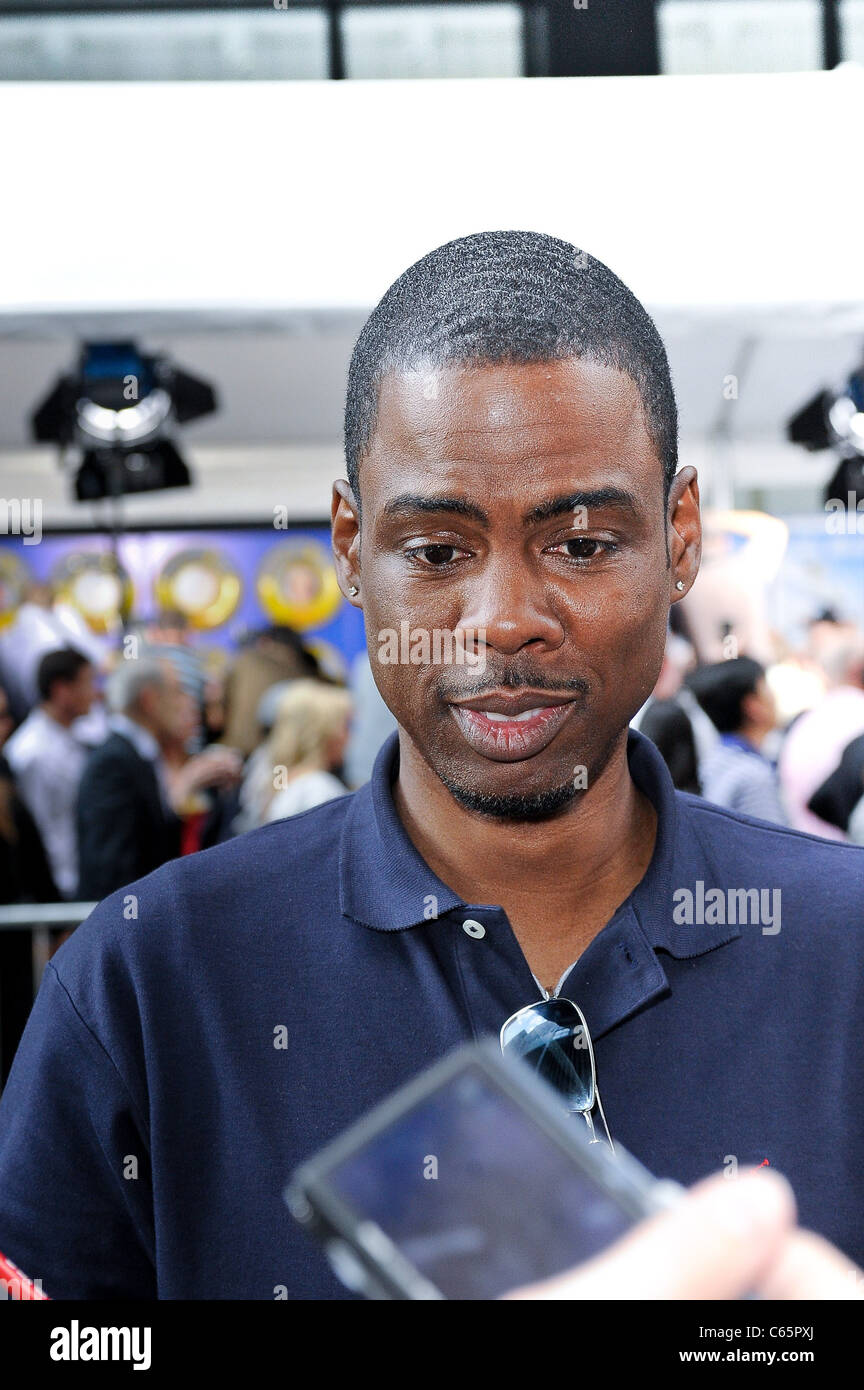 Chris Rock, entre dans le Ziegfeld Theatre dehors et environ pour la célébrité CANDIDS - Mercredi, , New York, NY Le 23 juin 2010. Photo par : Ray Tamarra/Everett Collection Banque D'Images