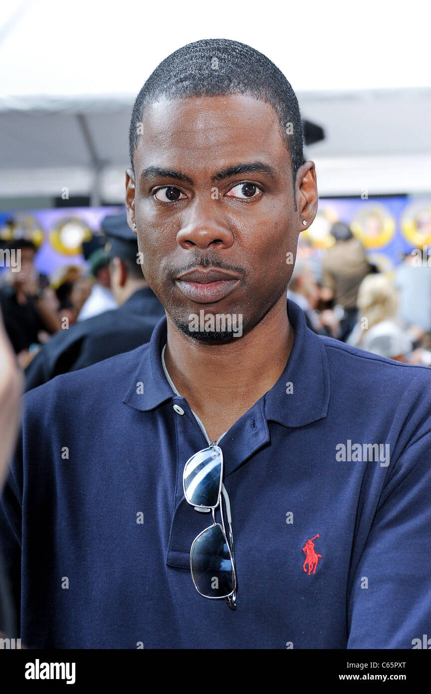 Chris Rock, entre dans le Ziegfeld Theatre dehors et environ pour la célébrité CANDIDS - Mercredi, , New York, NY Le 23 juin 2010. Photo par : Ray Tamarra/Everett Collection Banque D'Images