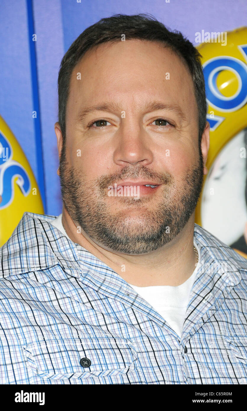 Kevin James devant le hall des arrivées pour les adultes Première, Le Ziegfeld Theatre, New York, NY Le 23 juin 2010. Photo par : Desiree Navarro/Everett Collection Banque D'Images