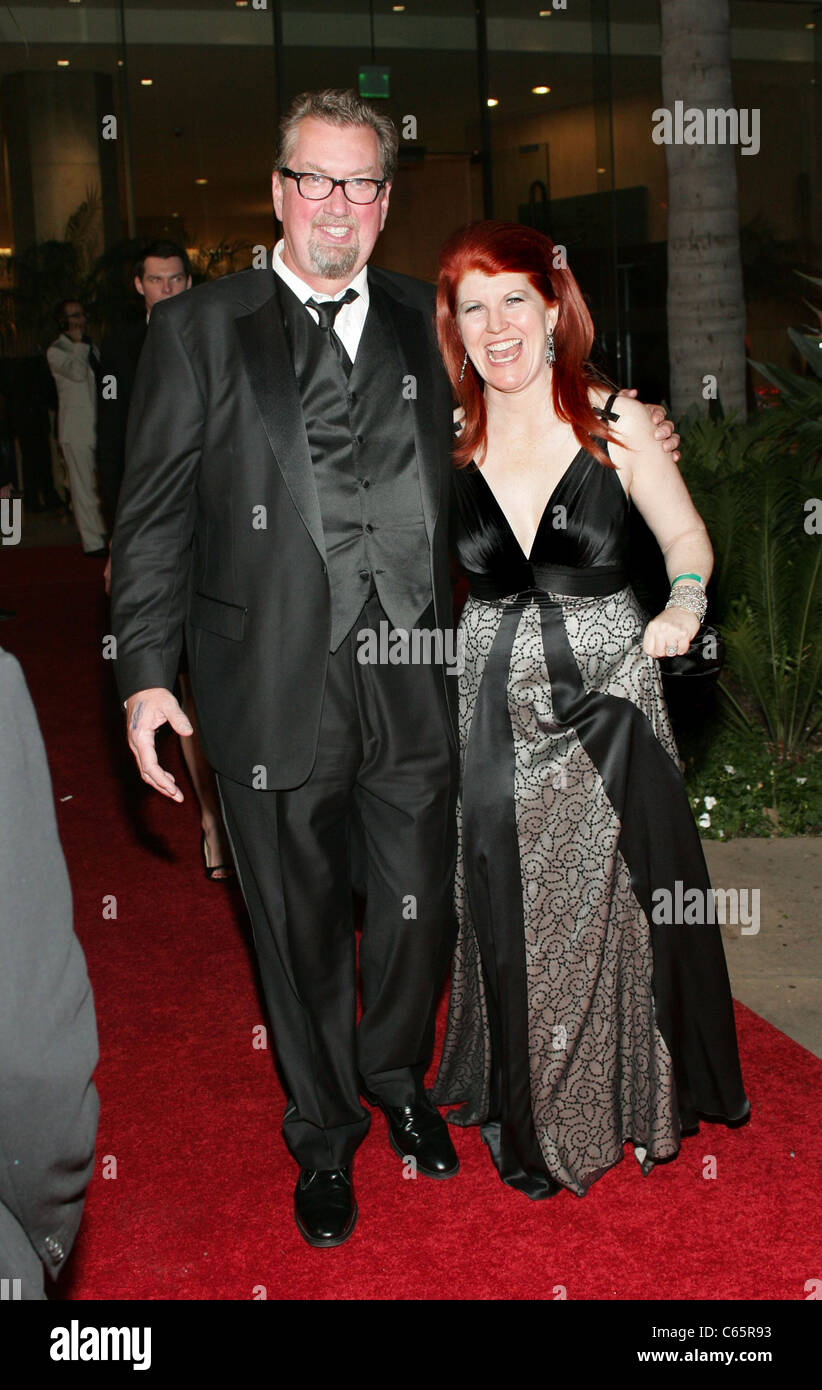 Chris Haston, Kate Flannery au départs de 68e Golden Globe Awards annuels, Beverly Hilton Hotel, Los Angeles, CA, 16 janvier 2011. Photo par : James Atoa/Everett Collection Banque D'Images