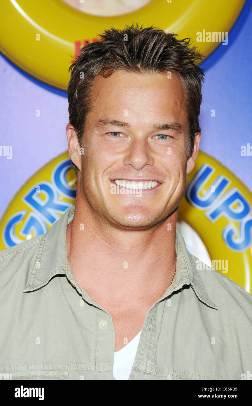 Alec Musser au niveau des arrivées pour les adultes Première, Le Ziegfeld Theatre, New York, NY Le 23 juin 2010. Photo par : Desiree Navarro/Everett Collection Banque D'Images