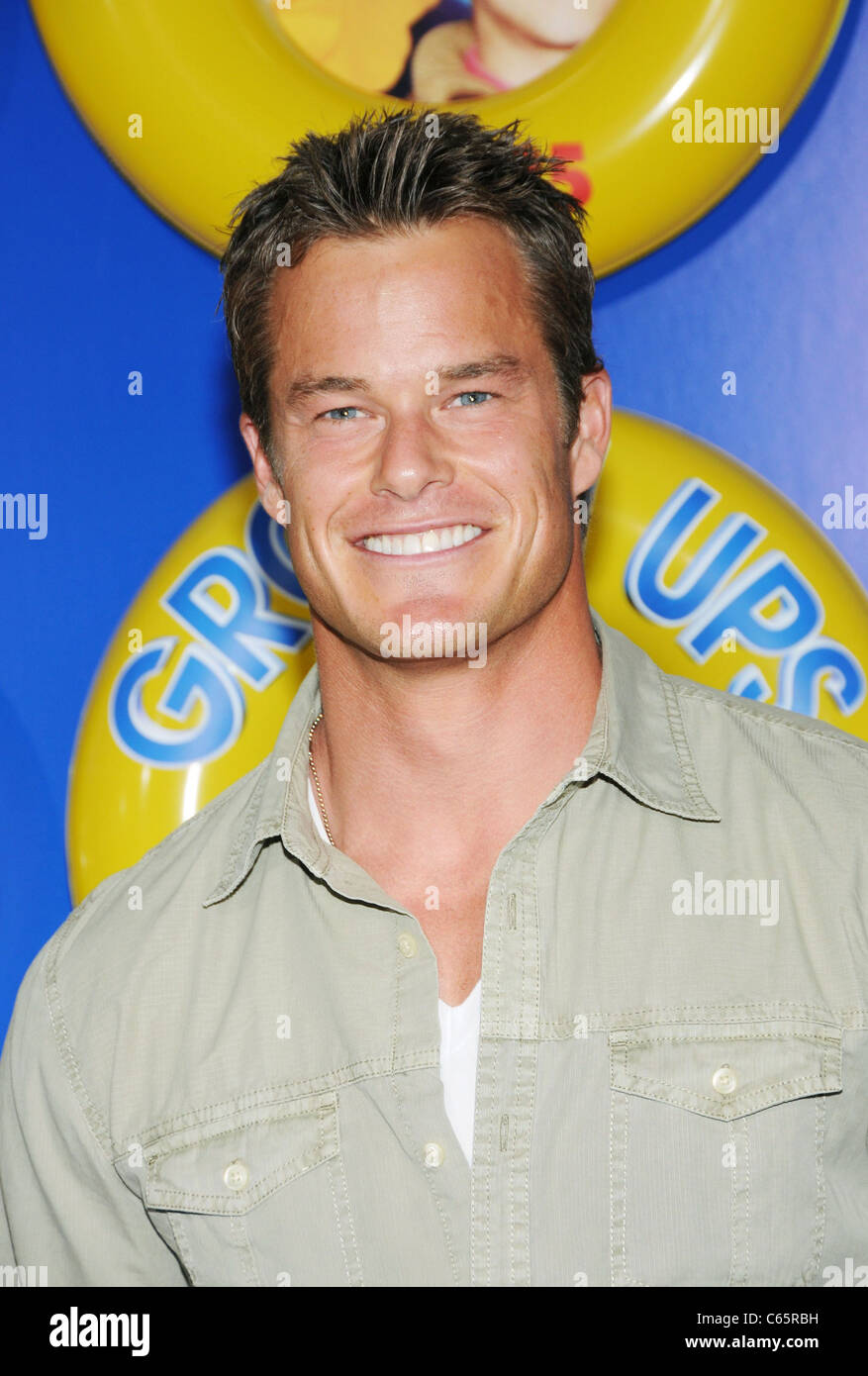 Alec Musser au niveau des arrivées pour les adultes Première, Le Ziegfeld Theatre, New York, NY Le 23 juin 2010. Photo par : Desiree Navarro/Everett Collection Banque D'Images