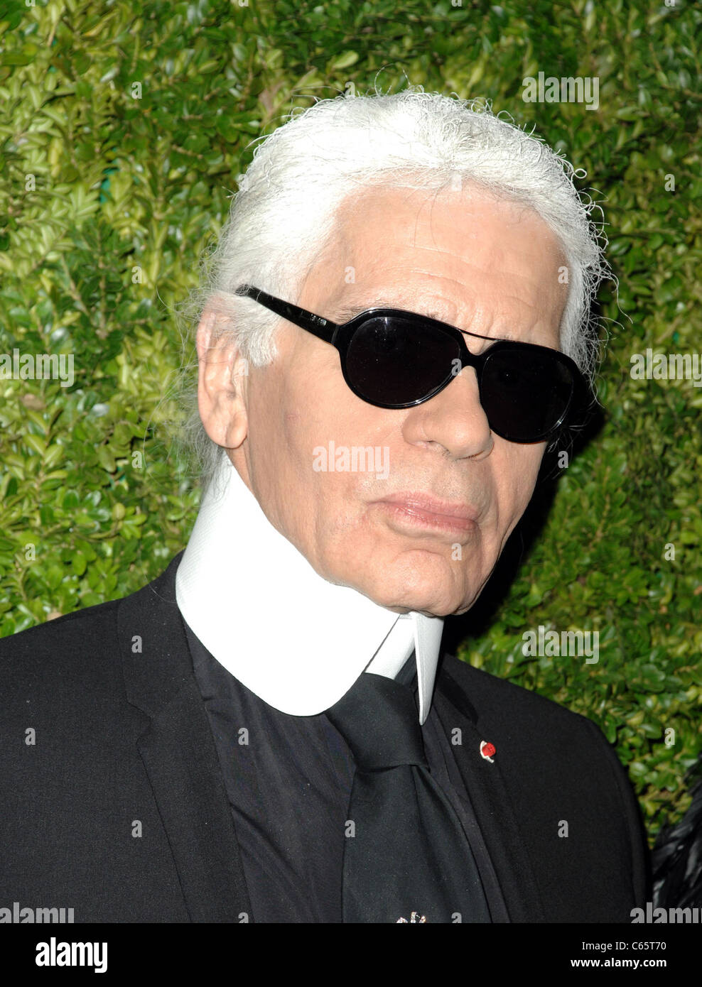 Karl Lagerfeld aux arrivées de CFDA Vogue fashion Fund Award Gala, Skylight Studios, New York, NY 15 Novembre, 2010. Photo par : William D. Bird/Everett Collection Banque D'Images