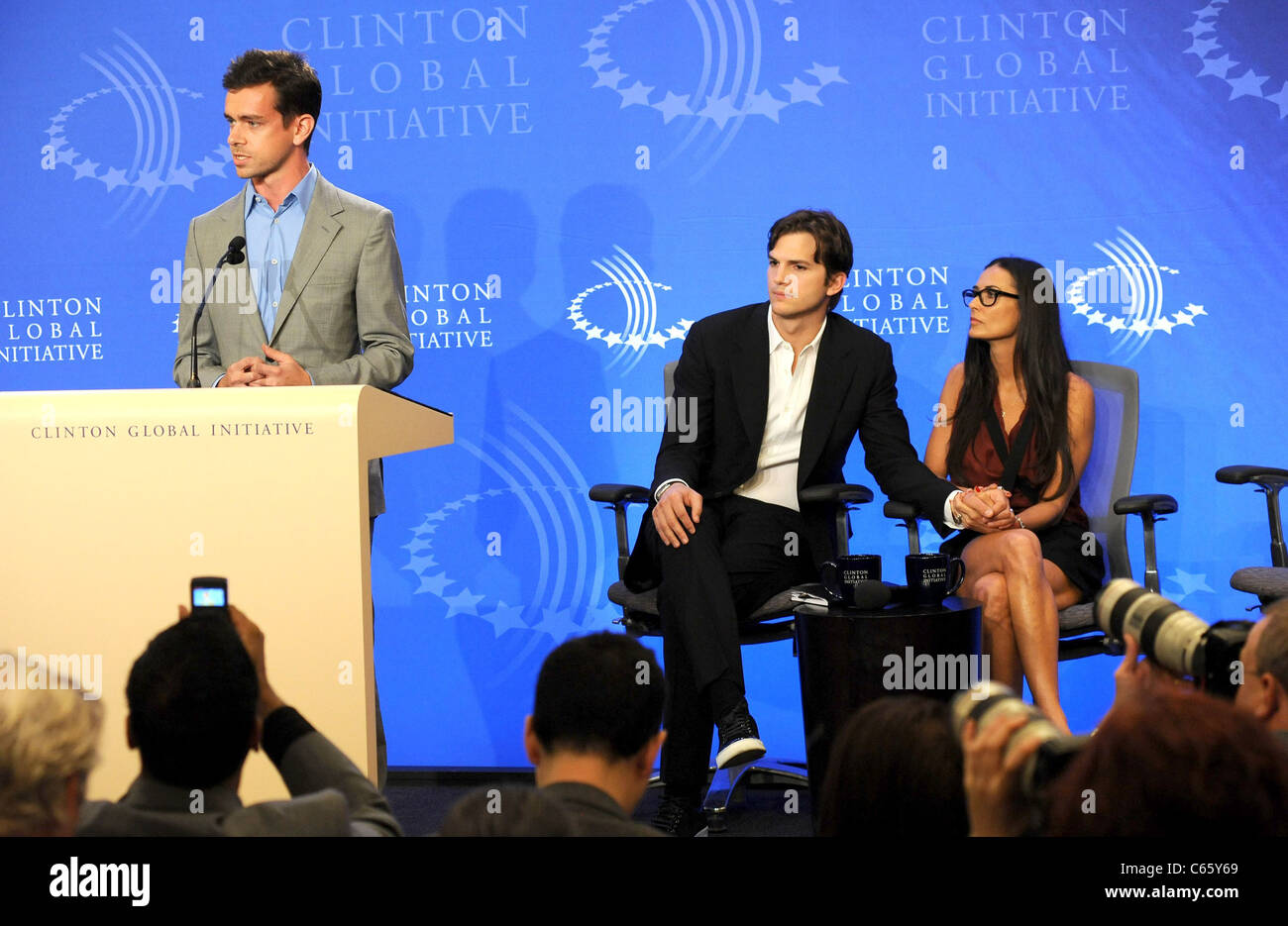 Jack Dorsey, Ashton Kutcher, Demi Moore en présence de Clinton Global Initiative (CGI), , New York, NY Le 23 septembre 2010. Photo par : Kristin Callahan/Everett Collection Banque D'Images