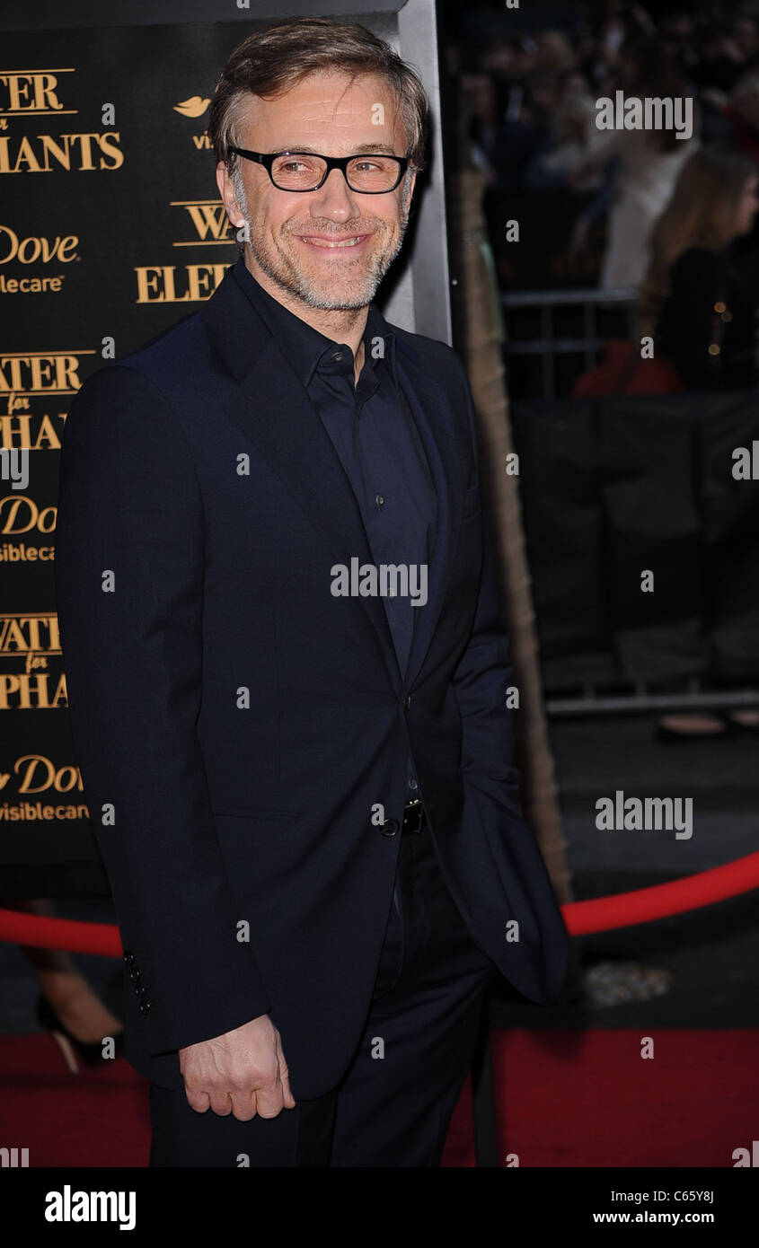 Christoph Waltz aux arrivées d'EAU POUR LES ÉLÉPHANTS Premiere, le Ziegfeld Theatre, New York, NY Le 17 avril 2011. Photo par : Kristin Callahan/Everett Collection Banque D'Images