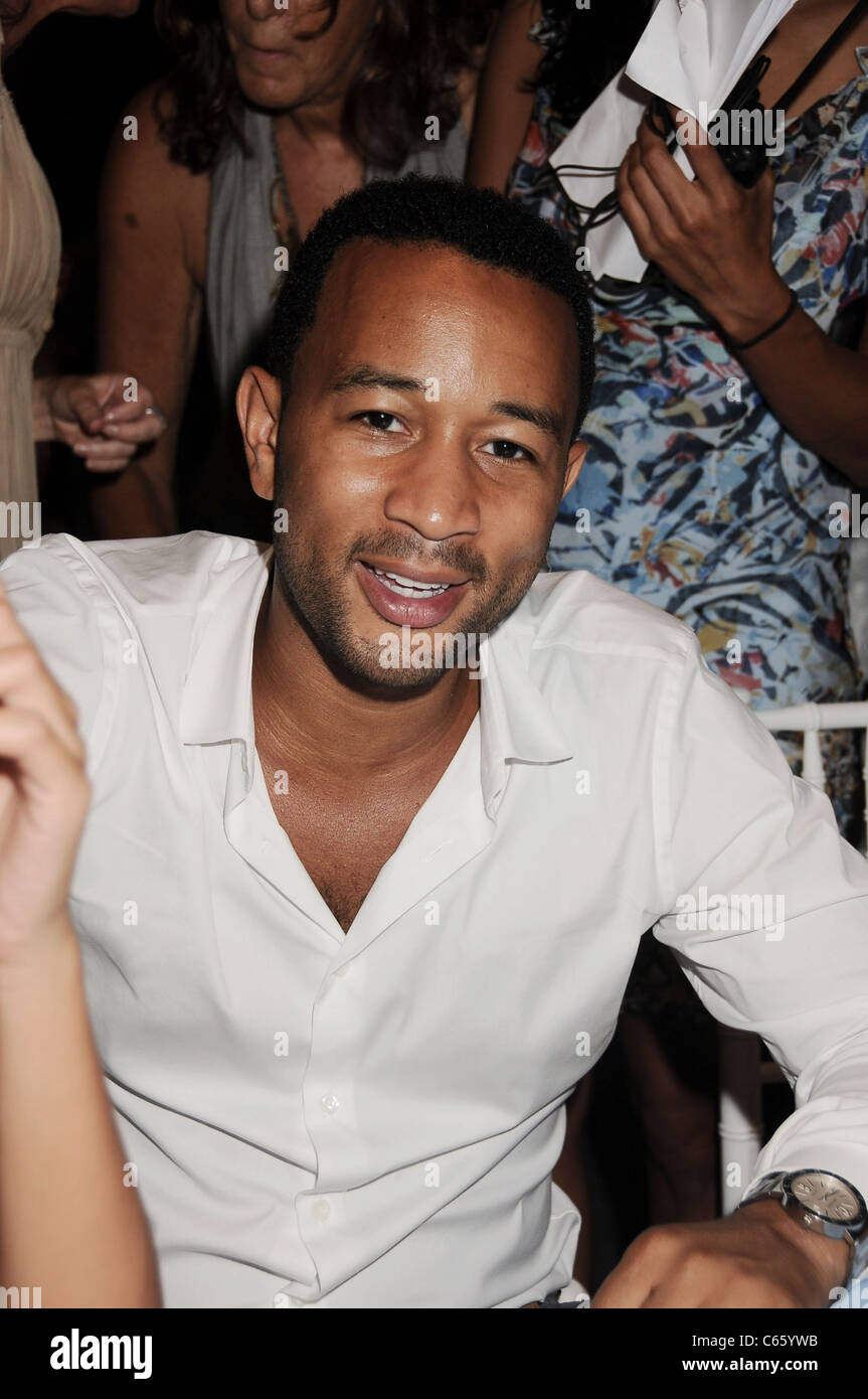 John Legend lors d'une apparition publique pour l'ART POUR LA VIE 2010 11th Annual Garden Party Bénéfice, Russell Simmons' Private Estate, East Hampton, NY 24 juillet 2010. Photo par : Rob riche/Everett Collection Banque D'Images