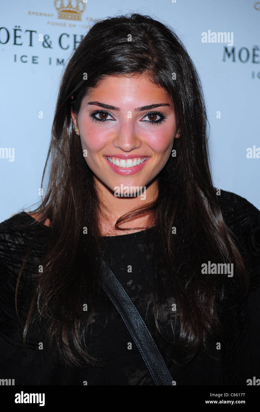 Amanda Setton aux arrivées pour le premier événement annuel de suivre le soleil, piscine Hôtel LES Thompson, New York, NY 24 juin 2010. Photo par : Banque D'Images