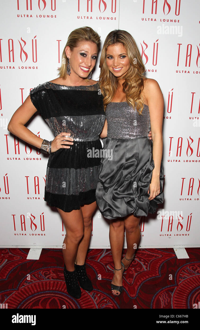 Vienne Girardi, Amber Lancaster de Lancaster de l'Ambre de présence d'Anniversaire à Tabu Lounge Ultra, Ultra Tabu Lounge at MGM Grand, Las Vegas, NV le 18 septembre 2010. Photo par : MORA/Everett Collection Banque D'Images