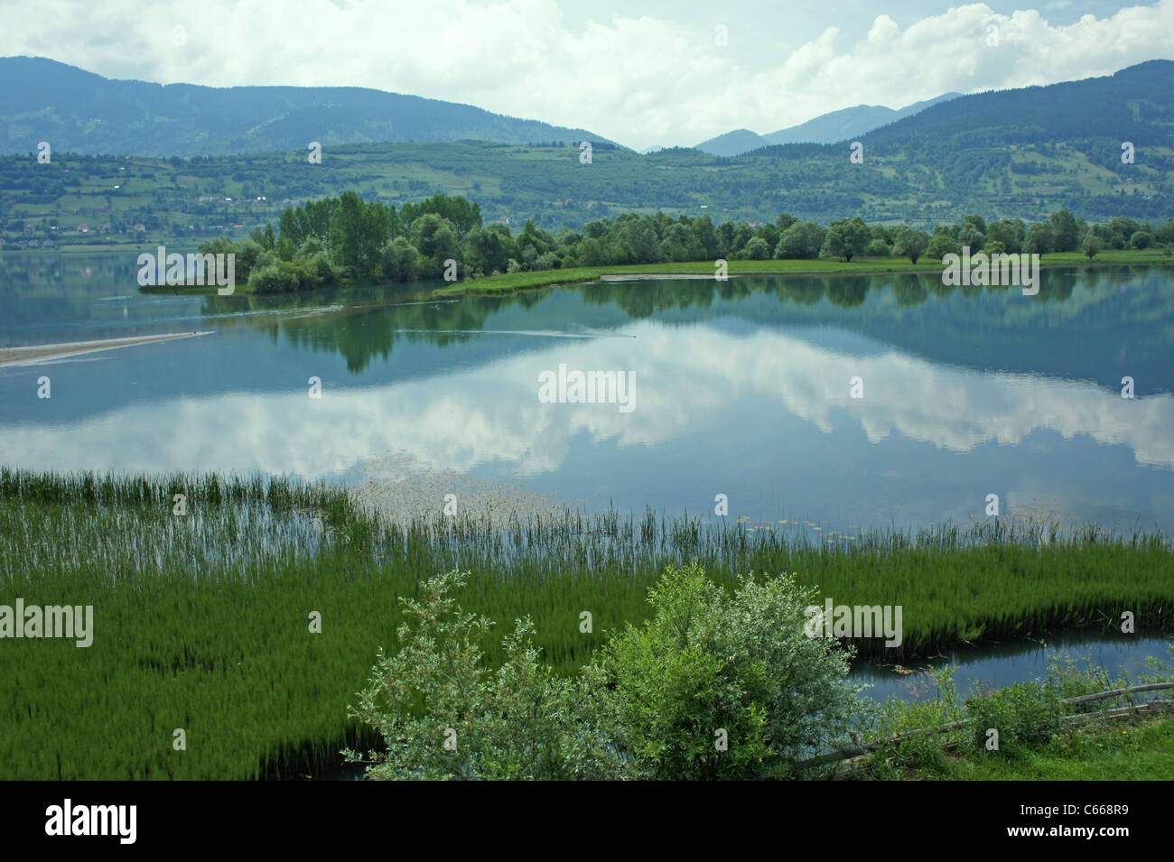 Plavsko jezero, le lac de Plav, Monténégro Banque D'Images