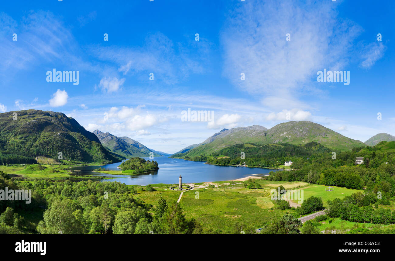 Loch Shiel avec le Glenfinnan Monument au centre, Glenfinnan, Lochabar, en Écosse. Paysage écossais / paysages. Banque D'Images