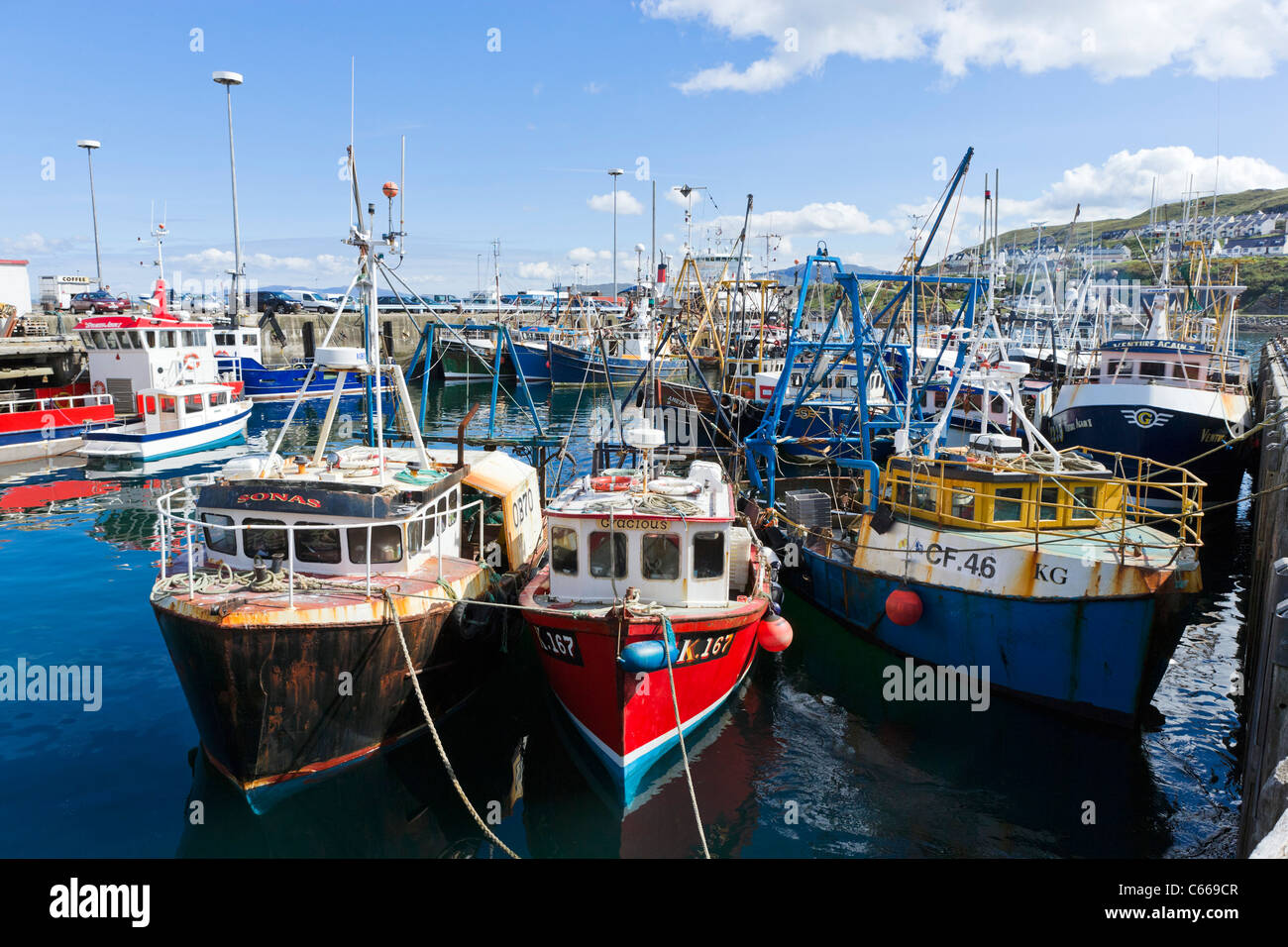 Les bateaux de pêche locaux dans le port de Mallaig, Lochabar, Highland, Scotland, UK Banque D'Images