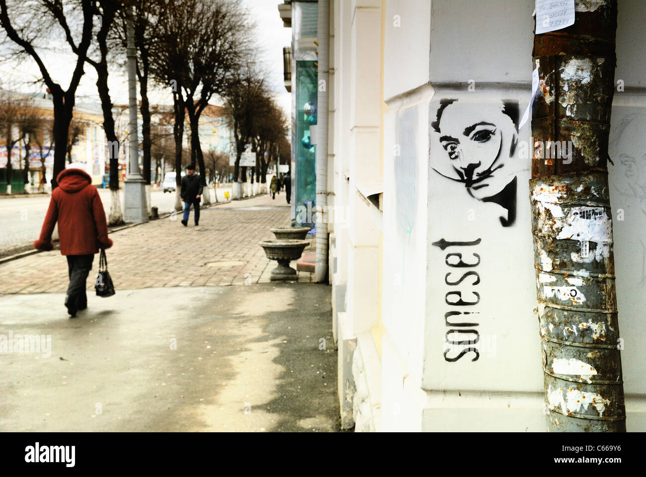 Rue de Vinnytsia, graffiti montrant un portrait de Salvador Dali, l'Ukraine, l'Europe de l'Est Banque D'Images