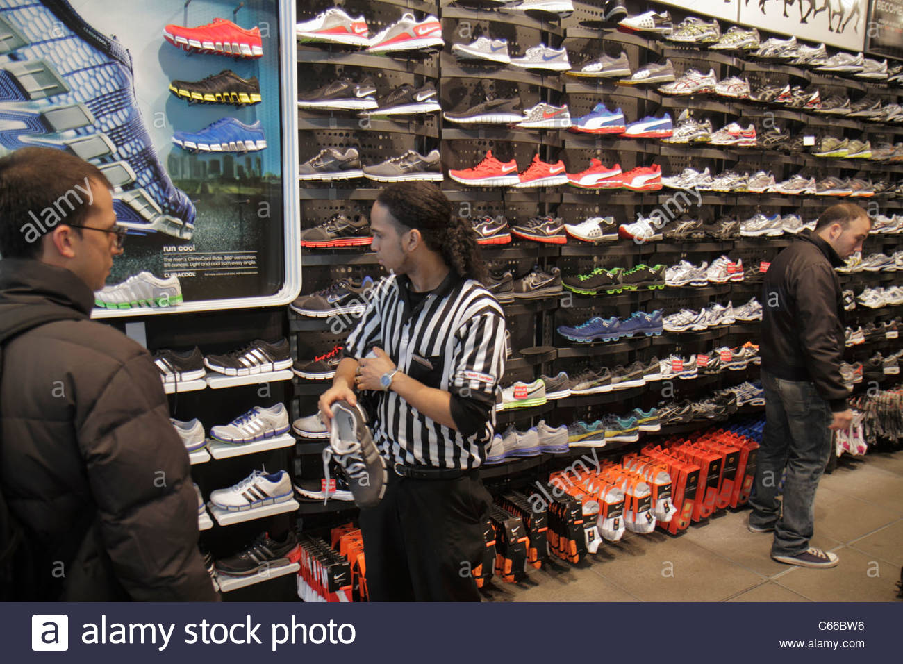 Manhattan Foot New Ny Times Locker York Midtown Nyc Square byf67gY