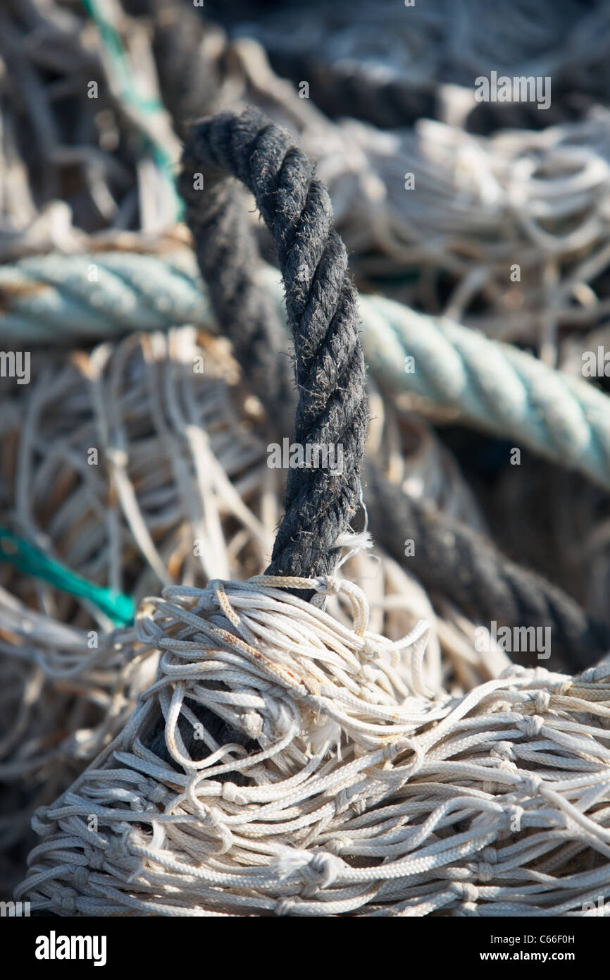 Close-up filet de pêche commerciale et des cordes Banque D'Images