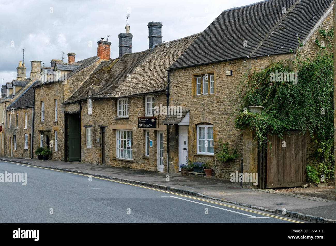 Jolis cottages construits à partir de pierres de Cotswold tradition à Stow on the Wold, Gloucestershire, Angleterre Banque D'Images