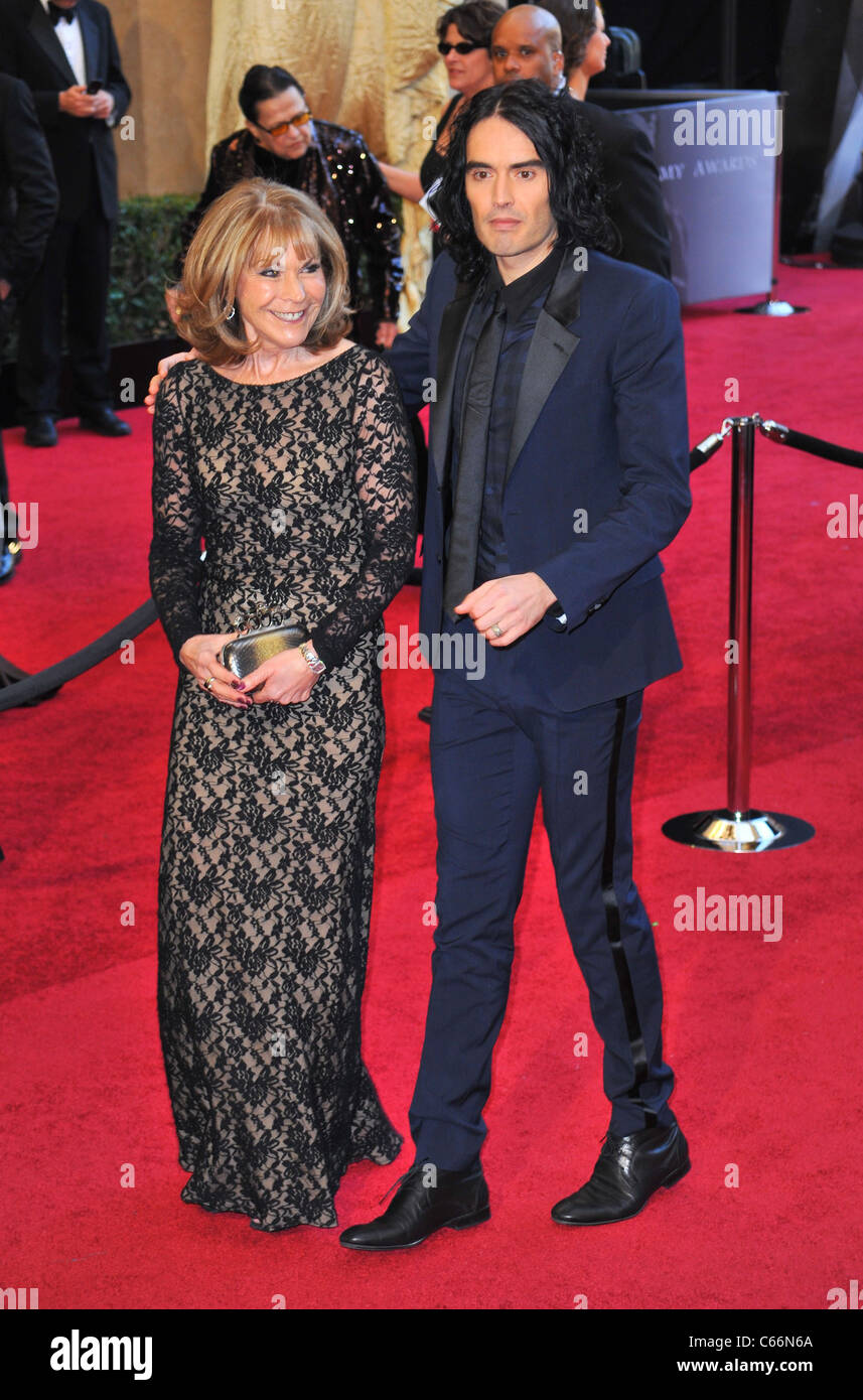 Russell Brand (porter Giorgio Armani costume), Mère aux arrivées pour le 83e Prix de l'Académie des Oscars - Partie 2 des arrivées, le Kodak Banque D'Images