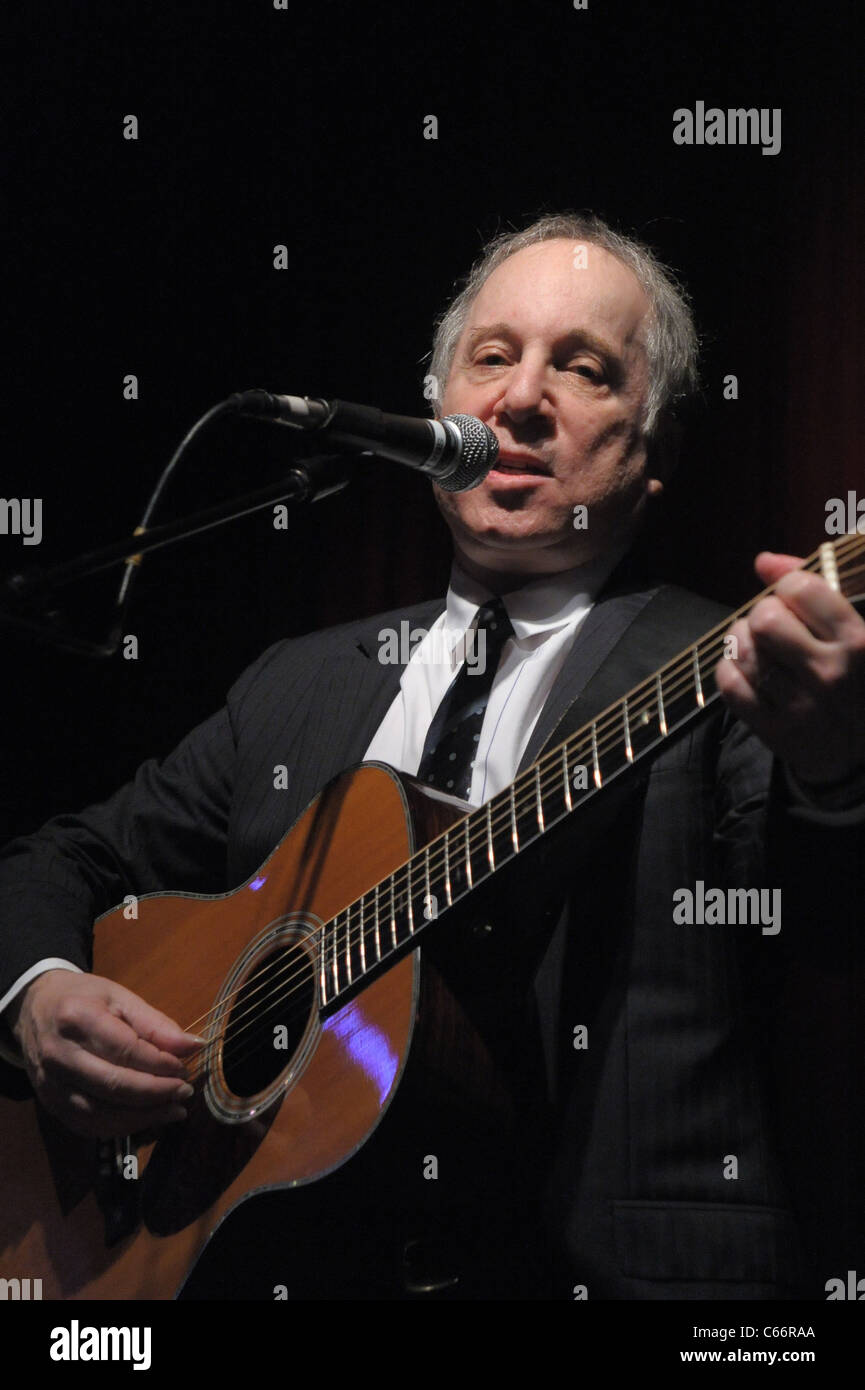 En présence de Paul Simon pour Broadway rend hommage à Horizons Arts Gala, Edison Ballroom, New York, NY Le 25 octobre 2010. Photo par : Rob Banque D'Images