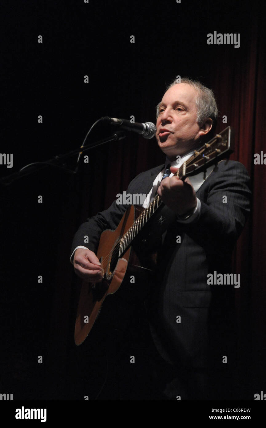 En présence de Paul Simon pour Broadway rend hommage à Horizons Arts Gala, Edison Ballroom, New York, NY Le 25 octobre 2010. Photo par : Rob Banque D'Images