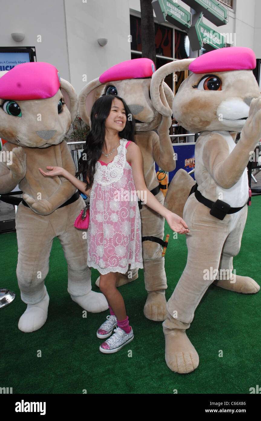 Tiffany Espensen aux arrivées pour HOP Premiere, Universal CityWalk, Los Angeles, CA, 27 mars 2011. Photo par : Elizabeth Goodenough/Everett Collection Banque D'Images