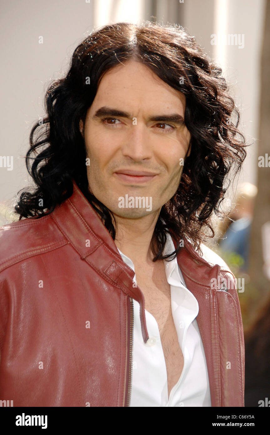 Russell Brand aux arrivées pour HOP Premiere, Universal CityWalk, Los Angeles, CA, 27 mars 2011. Photo par : Michael Germana/Everett Collection Banque D'Images