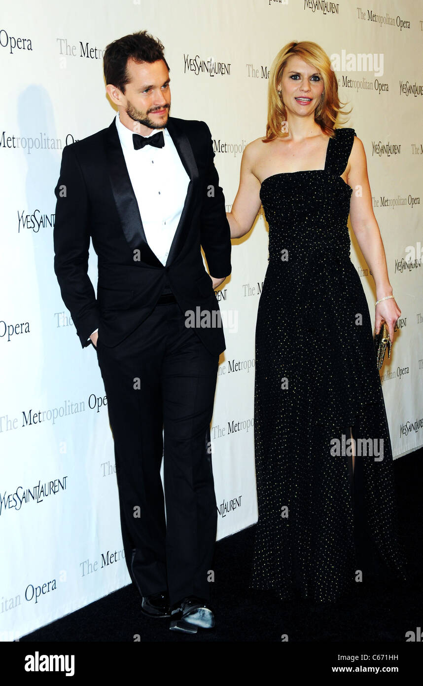 Hugh Dancy, Claire Danes au niveau des arrivées pour le Metropolitan Opera Premiere de LE COMTE ORY, Lincoln Center, New York, NY, le 24 mars 2011. Photo par : Desiree Navarro/Everett Collection Banque D'Images