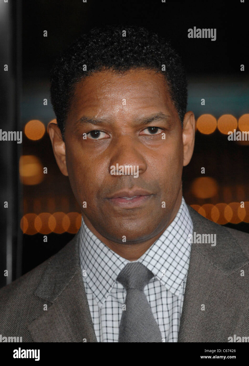 Denzel Washington aux arrivées pour Premiere imparable, Regency Village Theatre, Westwood, CA le 26 octobre 2010. Photo par : Elizabeth Goodenough/Everett Collection Banque D'Images