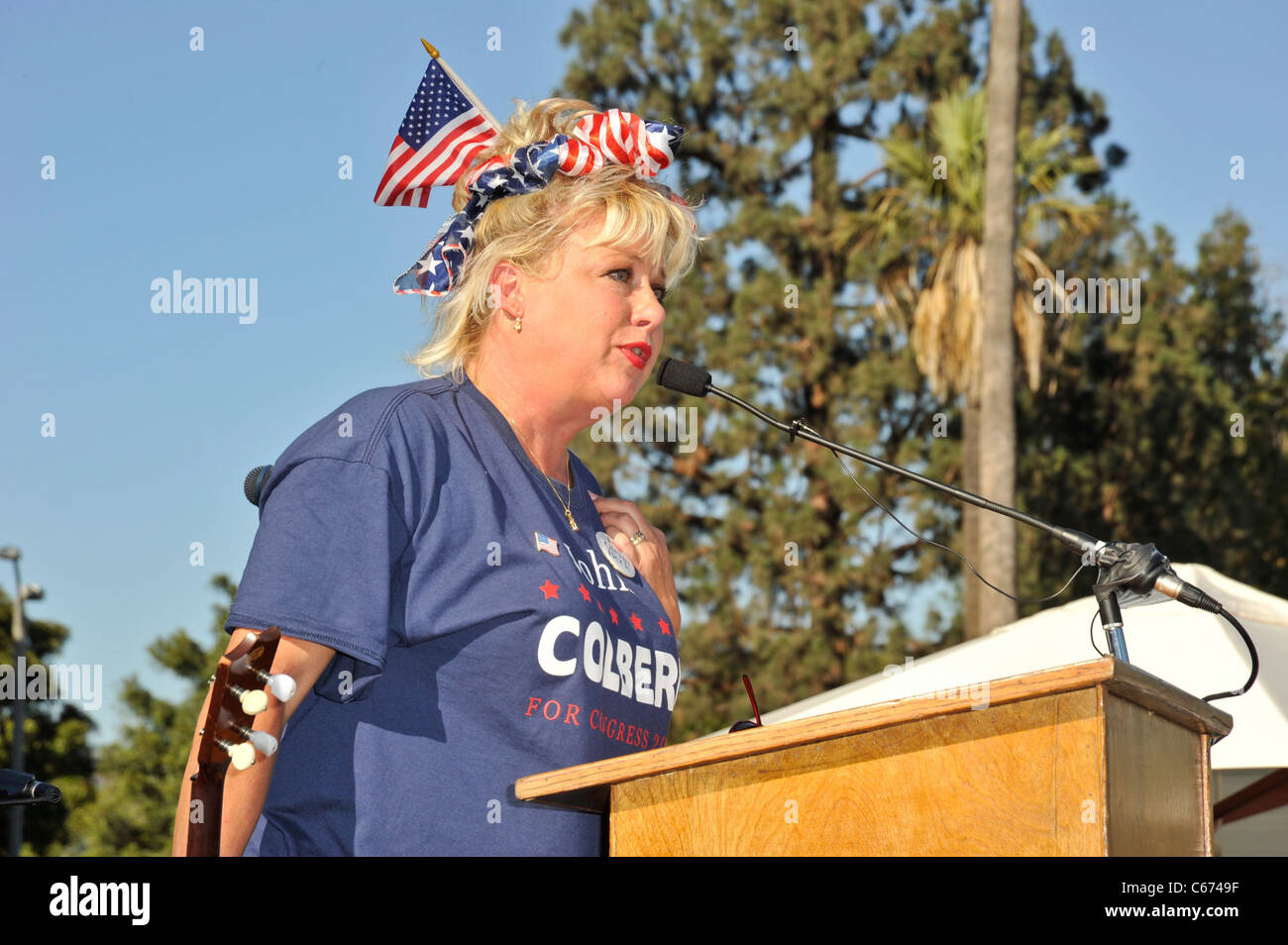 Victoria Jackson lors d'une comparution dans Beverly Hills Tea Party Rally, Beverly Hills Park, Los Angeles, CA Septembre 26, 2010. Photo par : Robert Kenney/Everett Collection Banque D'Images