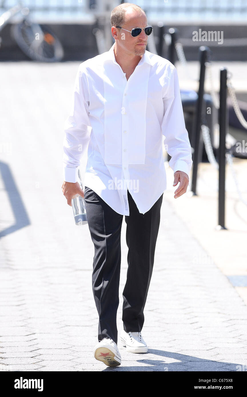 Woody Harrelson, promenades à la 'amis avec des avantages' film situé dans Battery Park City dehors et environ pour la célébrité CANDIDS - Mardi, , New York, NY 27 juillet 2010. Photo par : Ray Tamarra/Everett Collection Banque D'Images