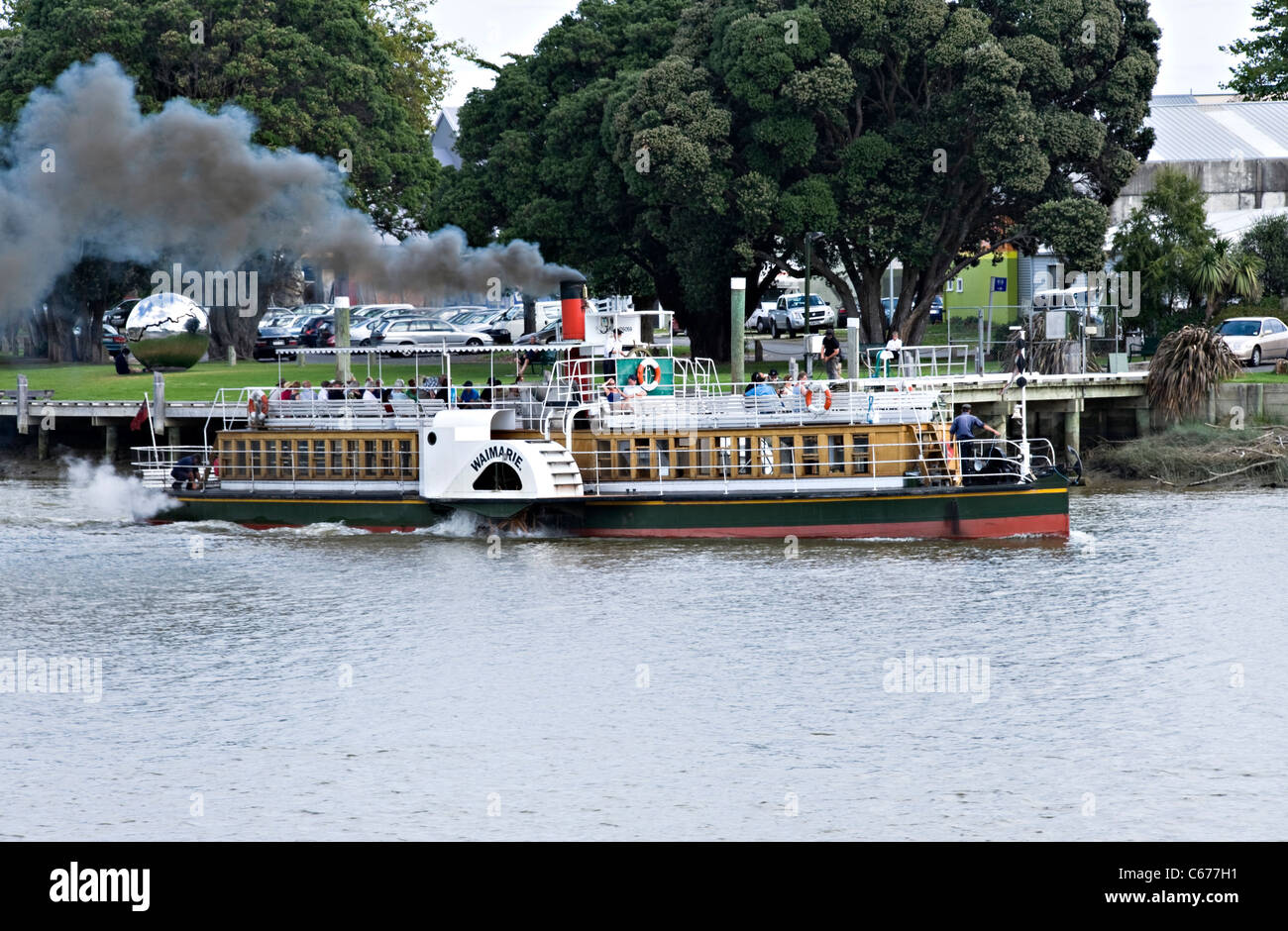 Le bateau à aubes Waimarie en descendant le fleuve Whanganui Ville de Wanganui Île du Nord Nouvelle-Zélande NZ Banque D'Images