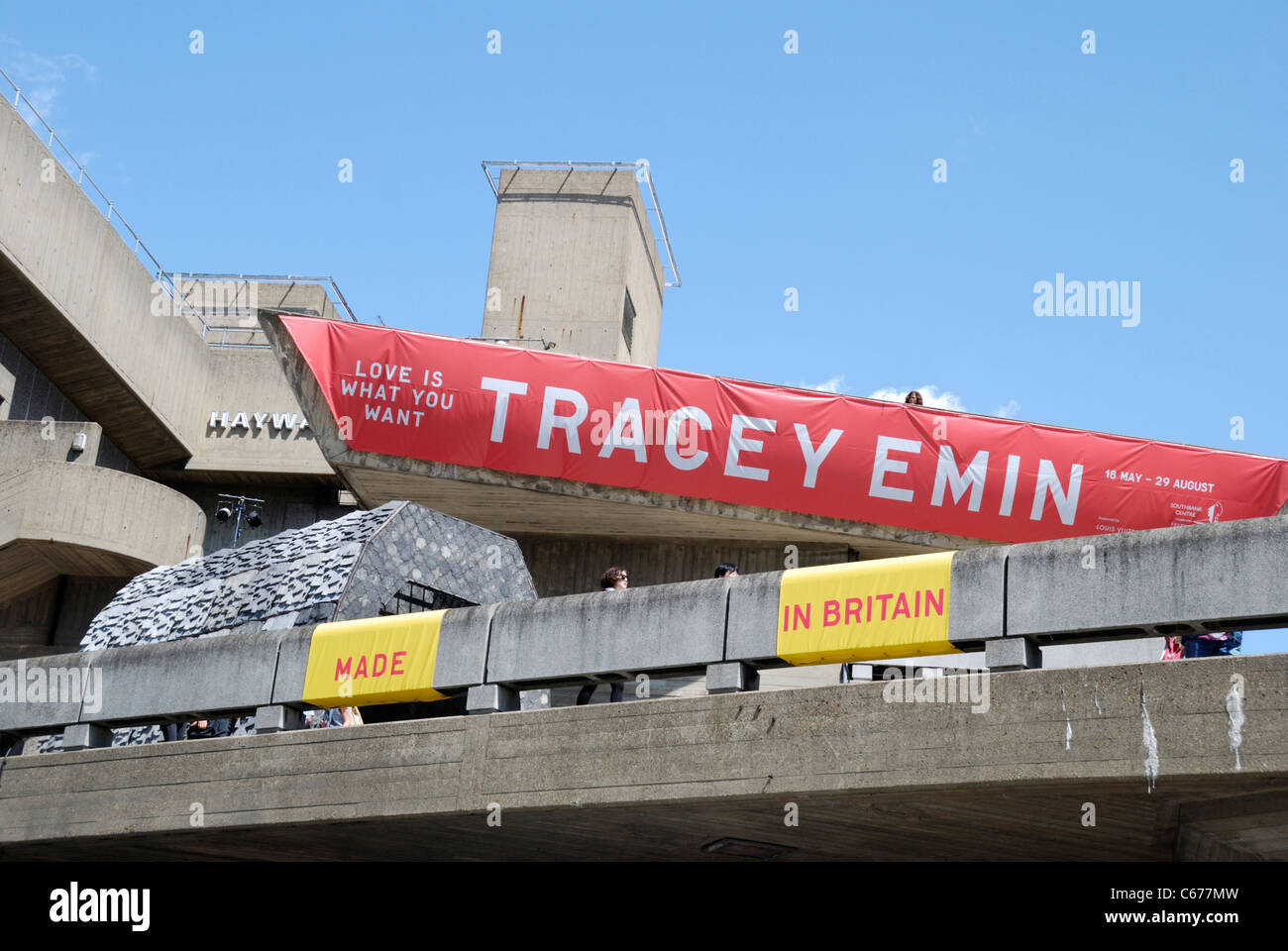 La bannière promotionnelle Tracey Emin "l'amour est ce que vous voulez' exposition à la Hayward Gallery, Southbank Centre, Londres, Angleterre Banque D'Images