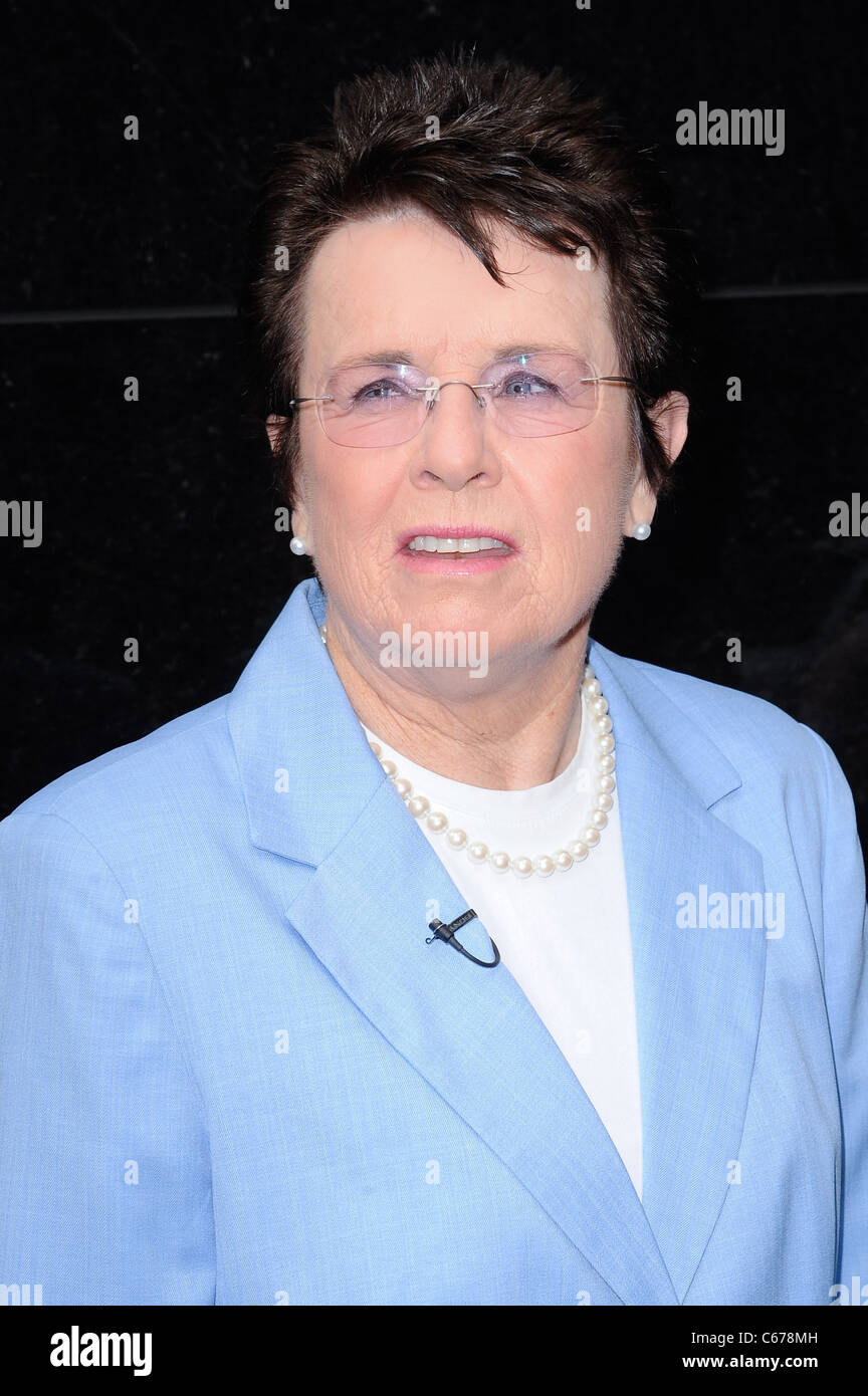 Billie Jean King, entre dans le 'Good Morning America' l'enregistrement à l'ABC Times Square Studios dehors et environ pour la célébrité CANDIDS - MON, , New York, NY 20 juin 2011. Photo par : Ray Tamarra/Everett Collection Banque D'Images