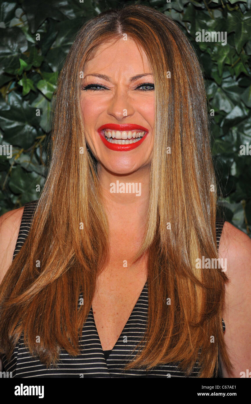 Rebecca Gayheart aux arrivées de QVC Red Carpet Party Style, Four Seasons Hotel, Los Angeles, CA 25 février 2011. Photo par : Gregorio T. Binuya/Everett Collection Banque D'Images